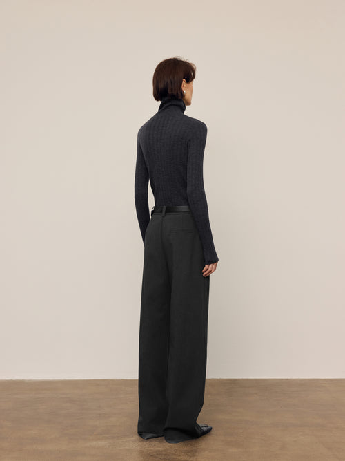 Charger l'image 1 dans la galerie. Fitted Pure Wool Ribbed Sweater