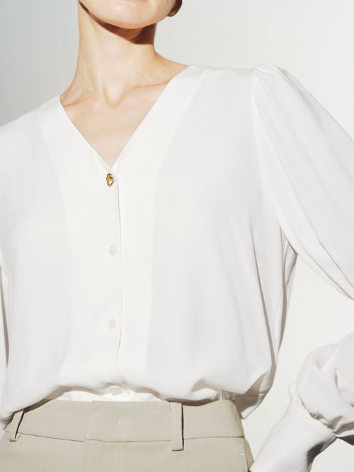 Charger l'image 1 dans la galerie. Women's White V Neck Long Sleeves Shirt