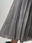 Grey short skirt with elastic waist and pleated design