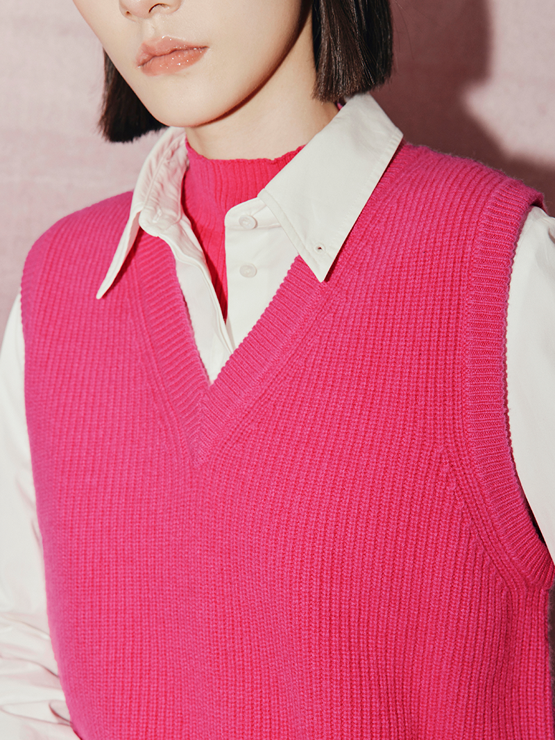 Women's Rose Red V Neck Sleeveless 100% Sheep Wool Knit Top