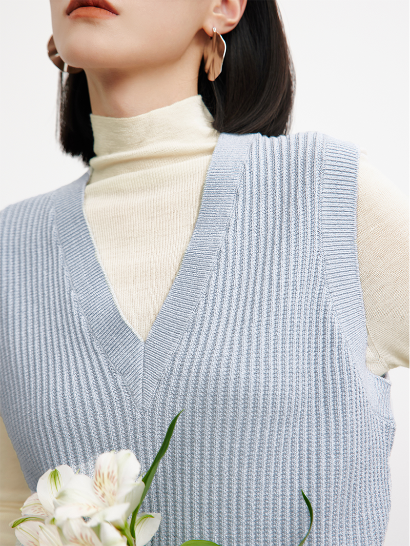 Women's Sky Blue V Neck Rib Pattern Knit Vest Sweater