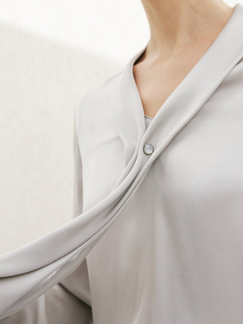 Charger l'image 1 dans la galerie. Tie-Neck Silk Shirt