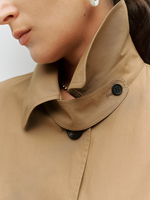 Charger l'image 1 dans la galerie. Beltless Trench Coat with Throat Latch