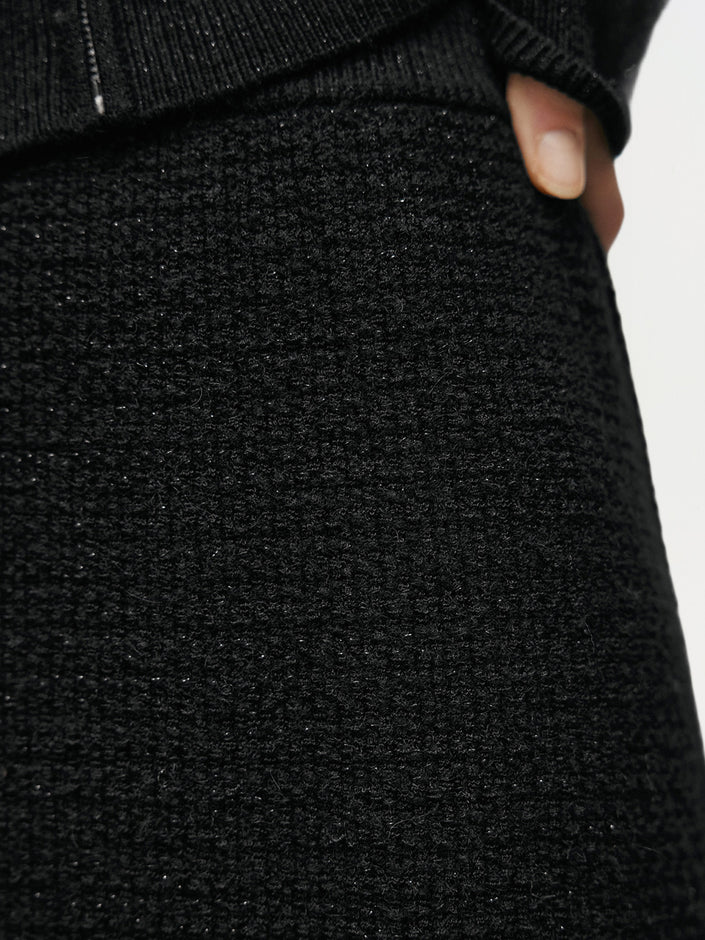 Jupe longue en tricot noire et brillante