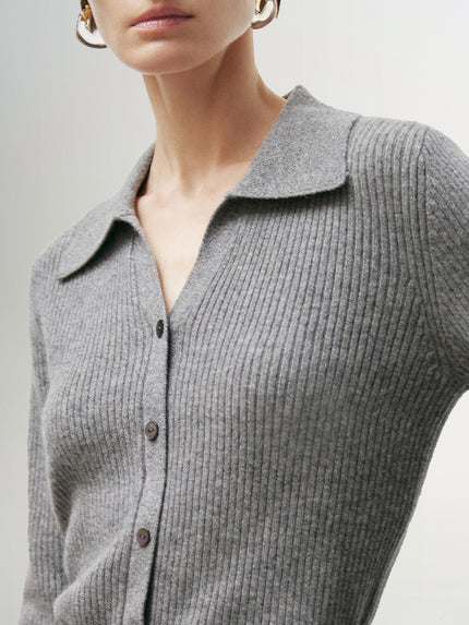 Pull en cachemire gris à col polo et manches longues