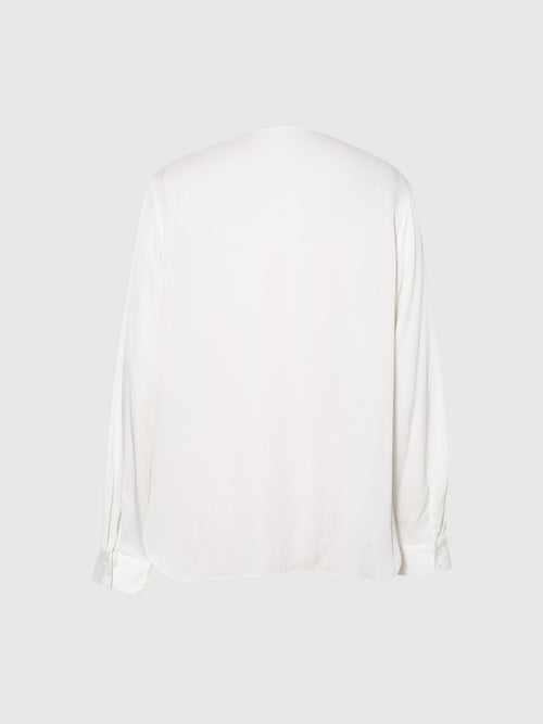 Charger l'image 1 dans la galerie. Chemise blanche à col en V et manches longues en soie