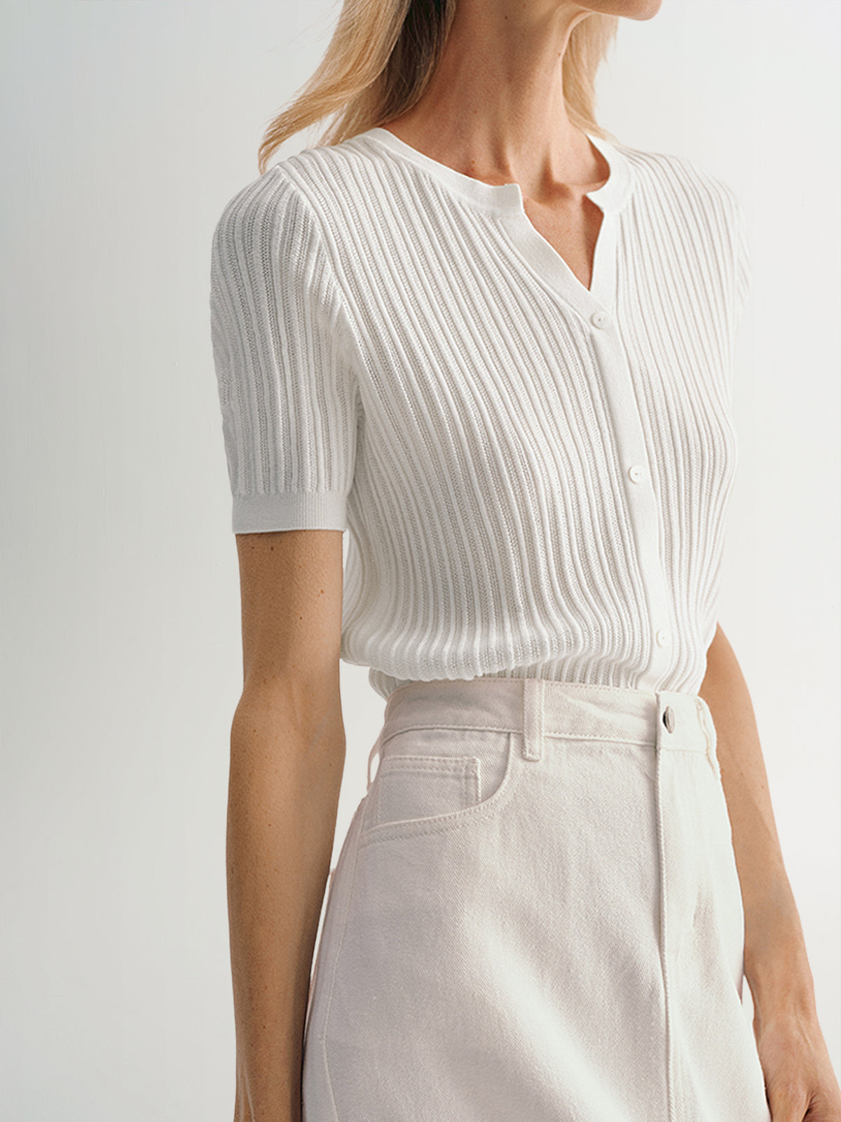 Women's White V Neck Short Sleeves Knit T-Shirt
