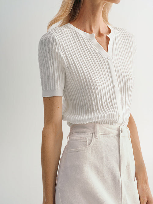 Charger l'image 1 dans la galerie. Women's White V Neck Short Sleeves Knit T-Shirt