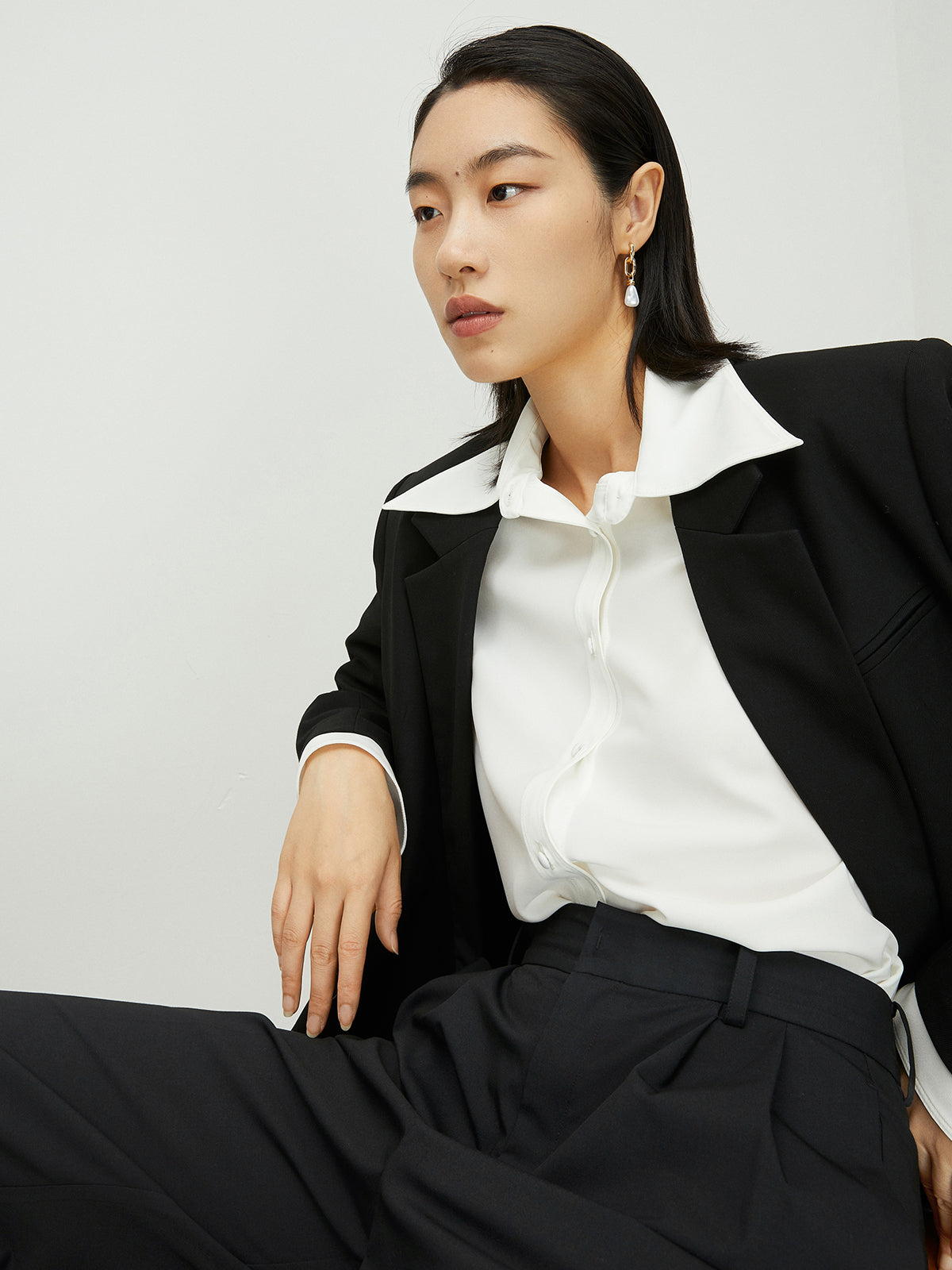 Women's Black Notch Lapel Long Sleeves Blazer