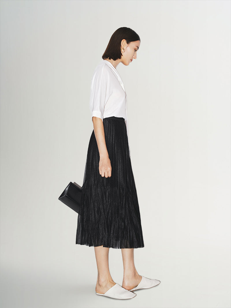 Black short skirt with pleated design