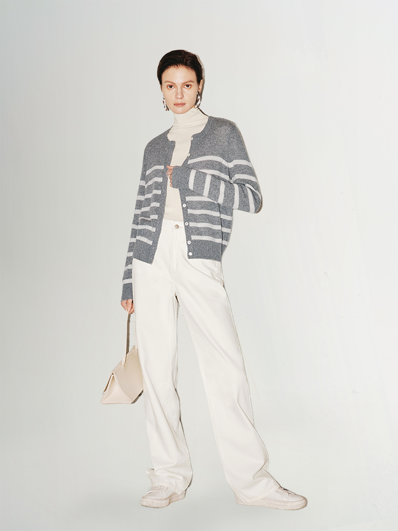 Light gray striped cashmere cardigan with round neck and long sleeves