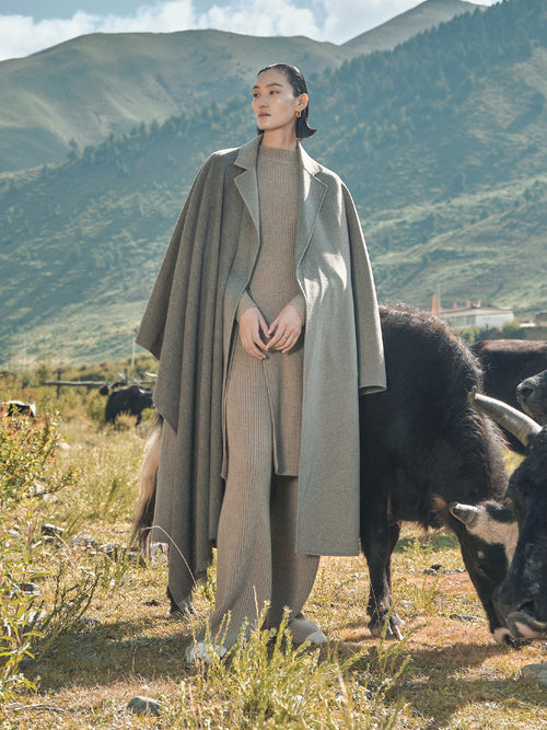 Charger l'image 1 dans la galerie. Women's Cocoa Brown Notch Lapel Long Sleeves 100% Yak Hair Coat