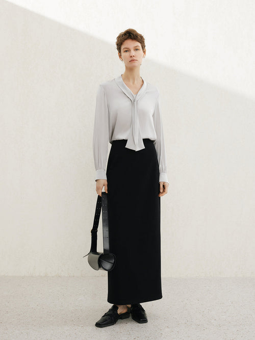 Charger l'image 1 dans la galerie. Tie-Neck Silk Shirt