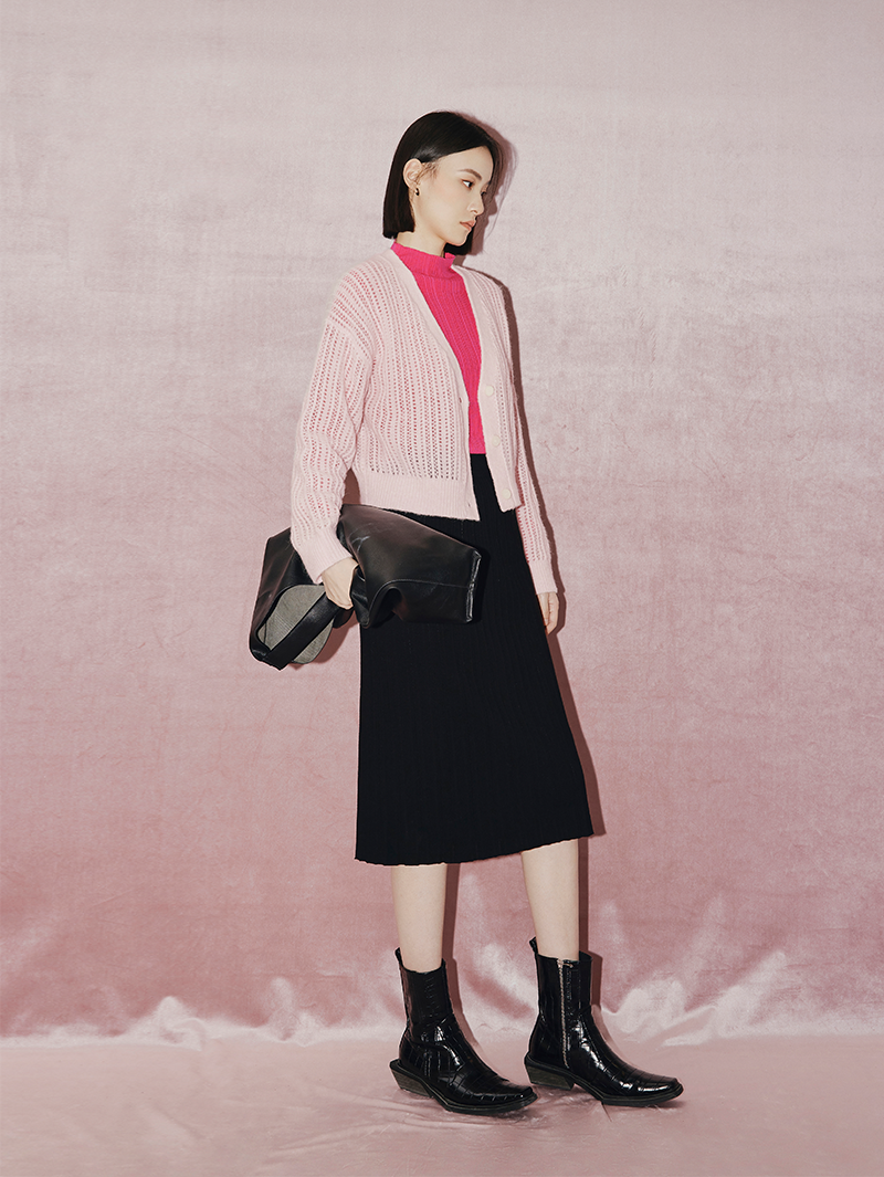 Women's Pink Sheep Wool V Neck Long Sleeve Knit Sweater