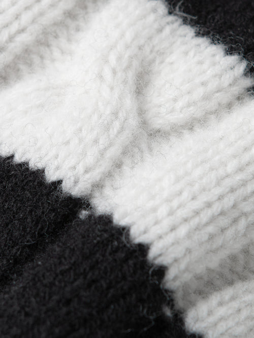 Carica immagine 1 in visualizzazione galleria. Women's Black  High Neck 100% Wool Sweater