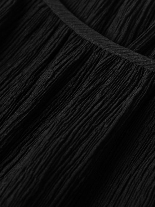 Charger l'image 1 dans la galerie. Blouse en soie noire à col rond et manches courtes