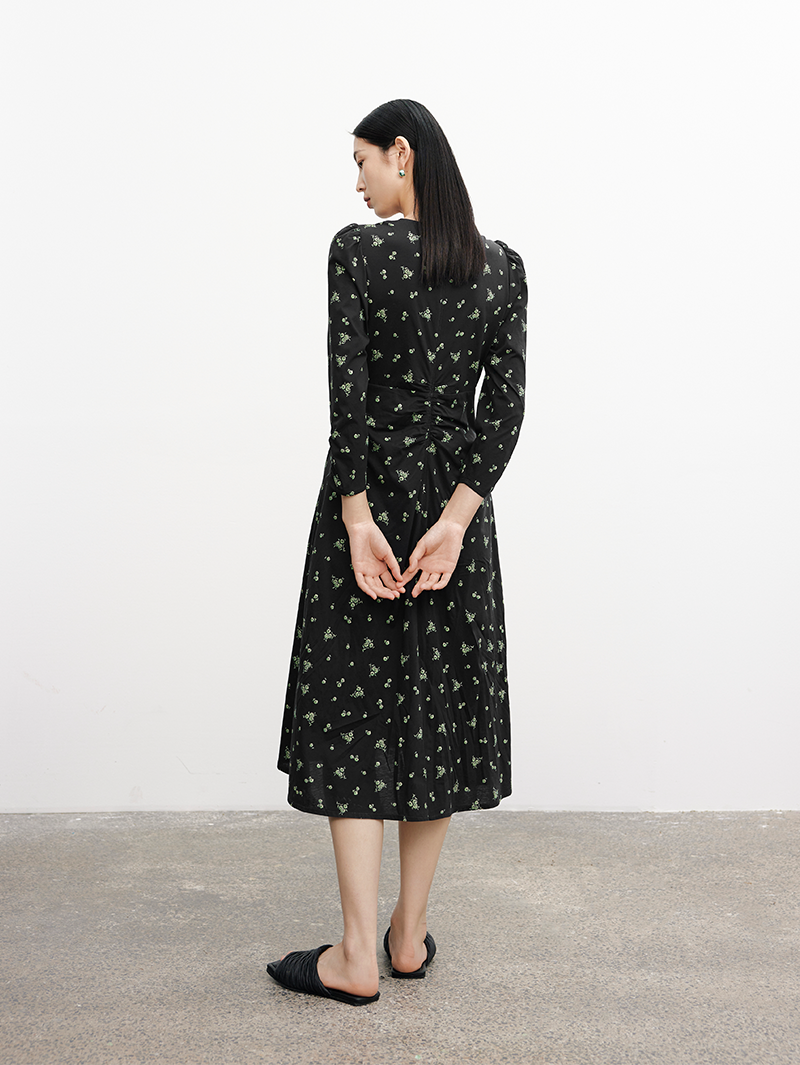 Robe mi-longue en coton, noire à motifs floraux