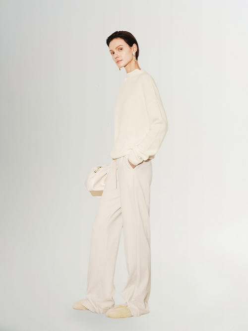 Load image 1 in gallery view. White raw velvet sweater, round neck, long sleeves, 100% cashmere