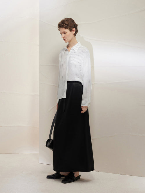 Charger l'image 1 dans la galerie. Chemise blanche en soie unie à rayures avec col classique