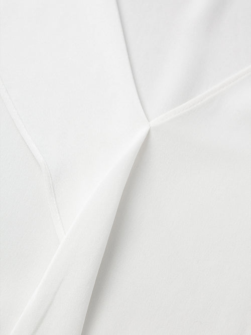 Charger l'image 1 dans la galerie. Chemise blanche à col en V et manches longues en soie