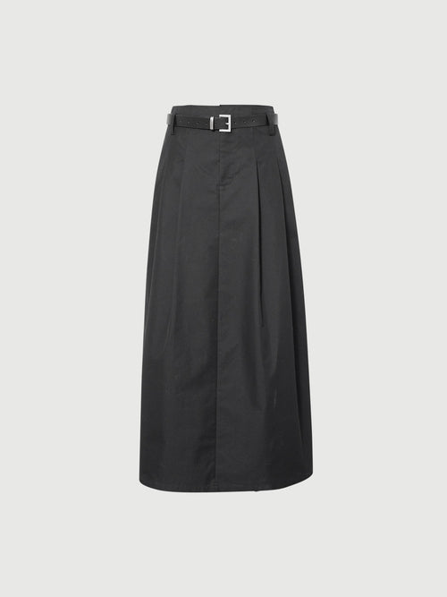 Charger l'image 1 dans la galerie. Black skirt with a belt on a light gray background
