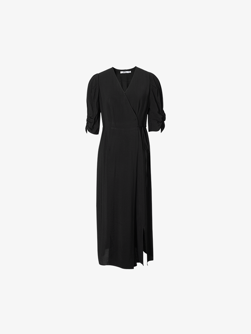 Robe noire à col en V et manches bouffantes