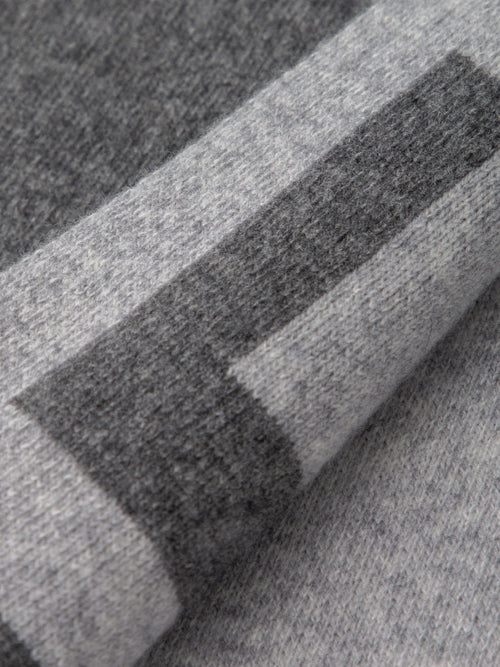 Carica immagine 1 in visualizzazione galleria. Women's Light Gray Alpaca Wool Scarf