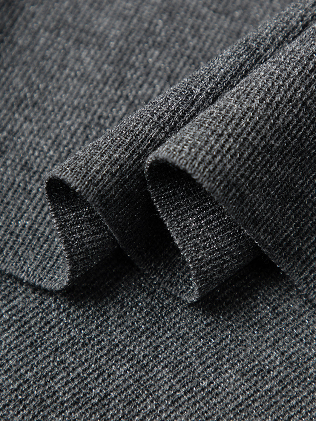Pull tricoté à col en V gris