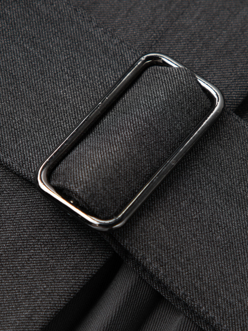 Robe plissée à col classique gris avec manches longues et ceinture