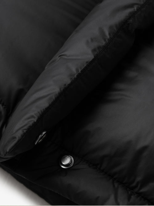 Carica immagine 1 in visualizzazione galleria. Veste sans manches noire à col montant en duvet