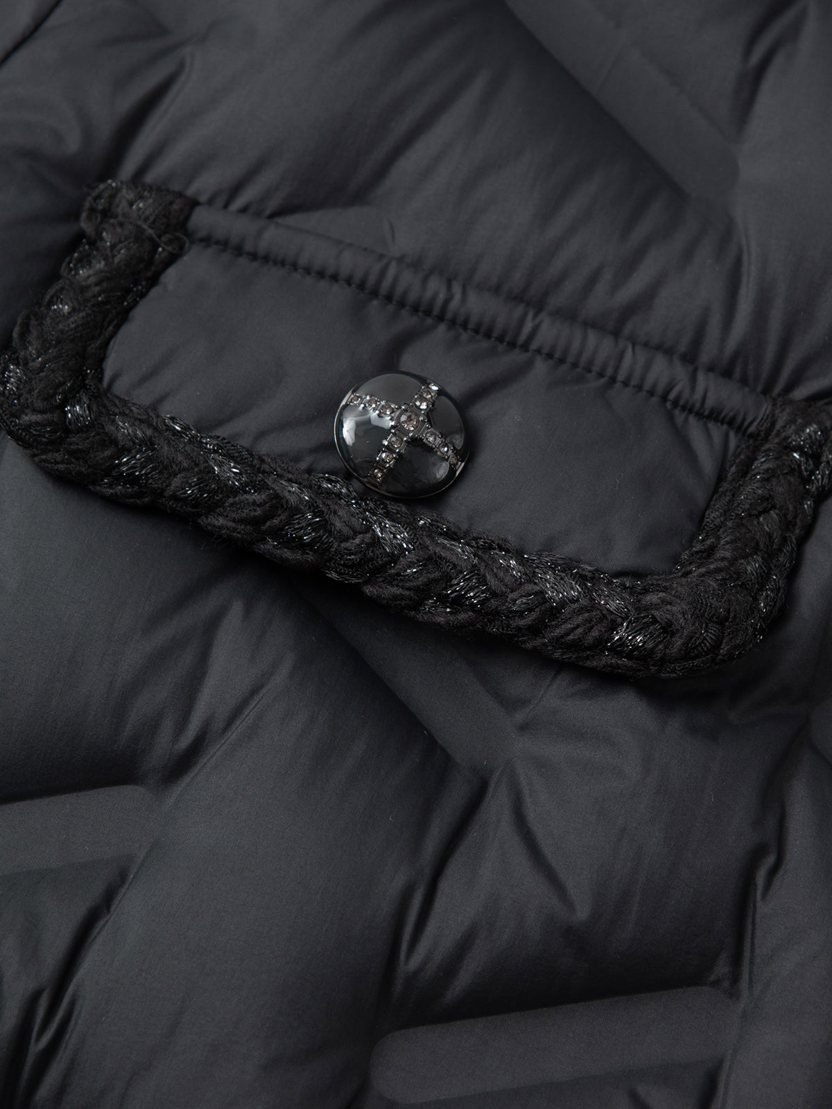 Veste légère en duvet noire à col rond et manches longues