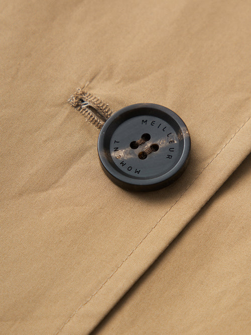 Charger l'image 1 dans la galerie. Beltless Trench Coat with Throat Latch