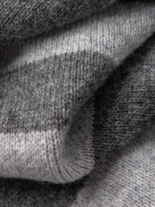 Carica immagine 1 in visualizzazione galleria. Women's Light Gray Alpaca Wool Scarf