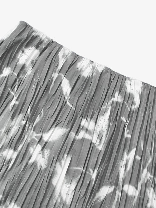 Charger l'image 1 dans la galerie. Gradient  Midi Skirt