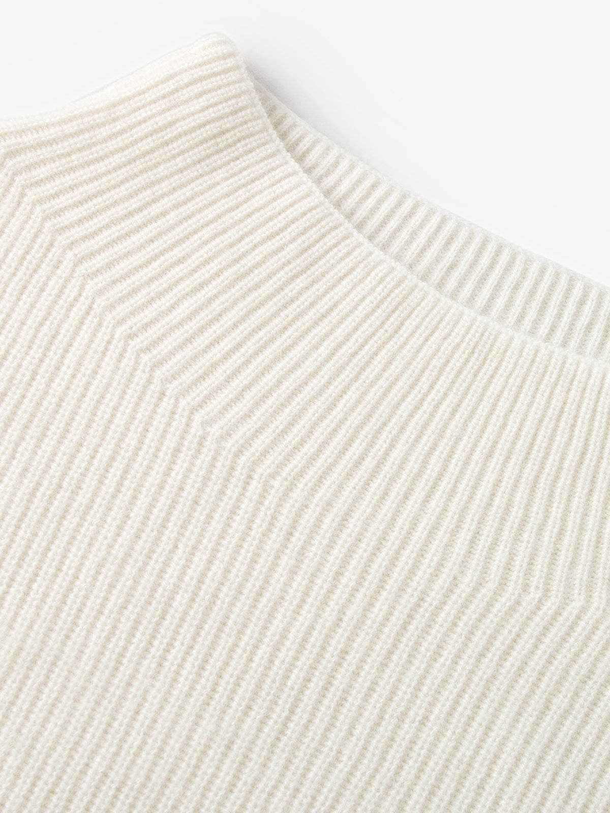 White raw velvet sweater, round neck, long sleeves, 100% cashmere