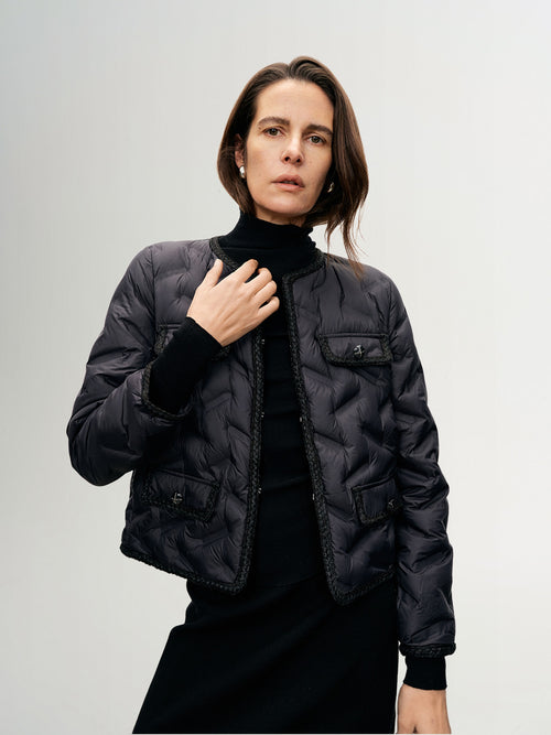 Carica immagine 1 in visualizzazione galleria. Veste légère en duvet noire à col rond et manches longues