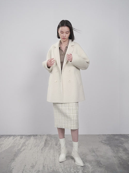 Charger l'image 1 dans la galerie. Women's White Notch Lapel Sheep Wool Short Coat