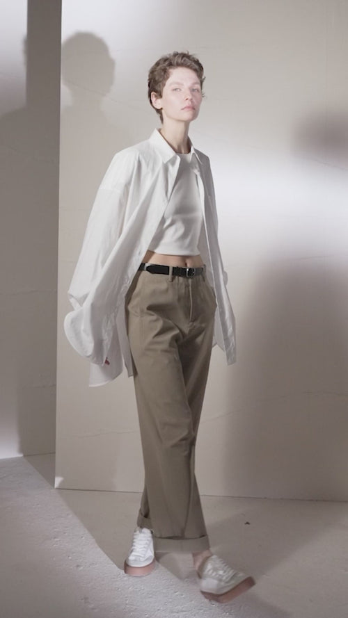 Charger l'image 1 dans la galerie. Women's White Classic Collar 100% Cotton Shirt