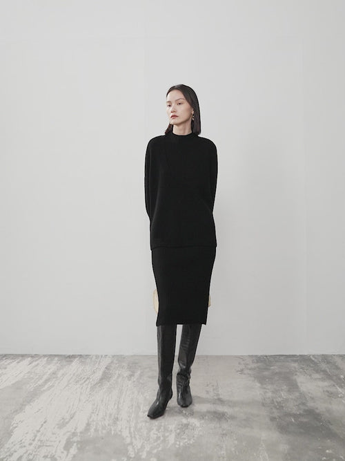 Carica immagine 1 in visualizzazione galleria. Women's Black V Neck Long Sleeve Wool Sweater