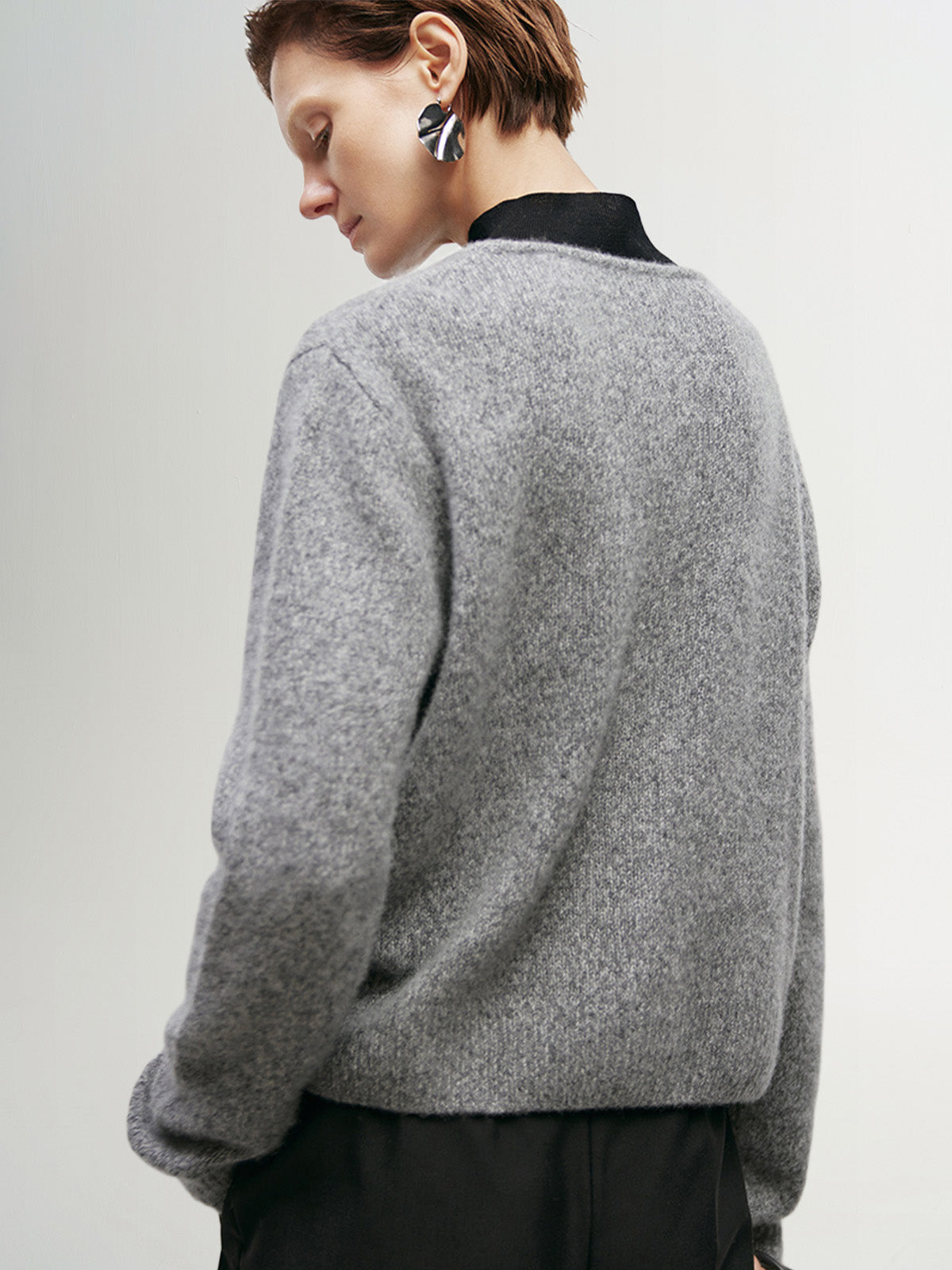 Gray cashmere V-neck cardigan with buttons